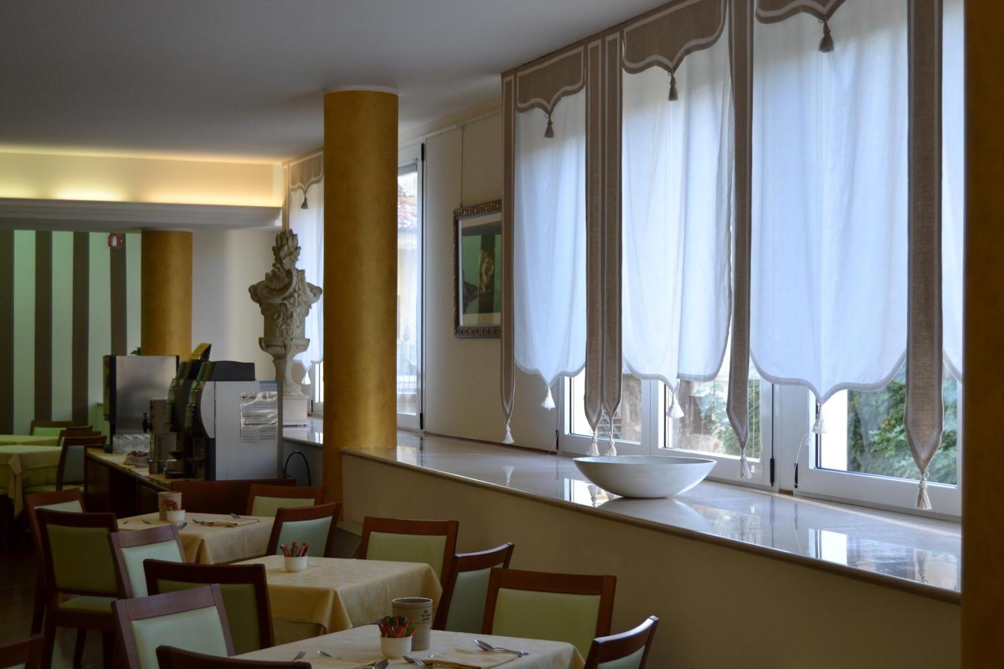 Hotel Due Leoni Sacile Exterior photo